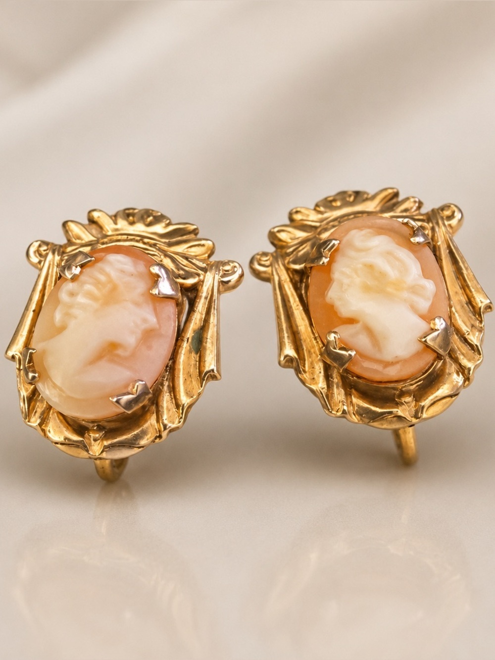 Antique Shell Cameo Screw Back Earrings